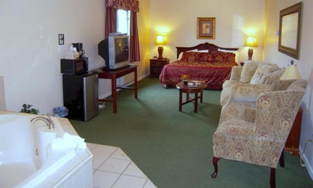 Colonie Inn And Suites Latham Room photo